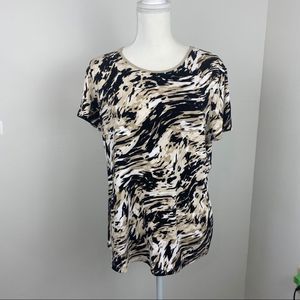 JM T-shirt with short sleeves.